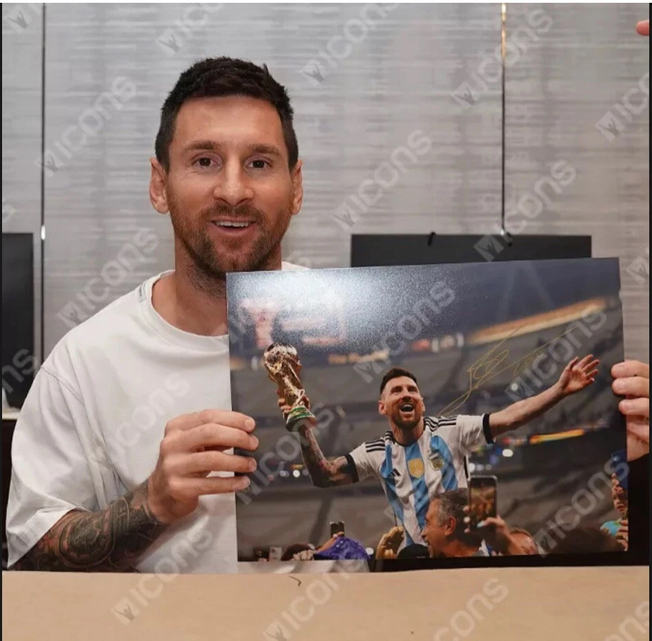 Lionel Messi - Argentina National Team - Autographed 2022 FIFA World Cup Framed Photo (Celebration) - Image 3