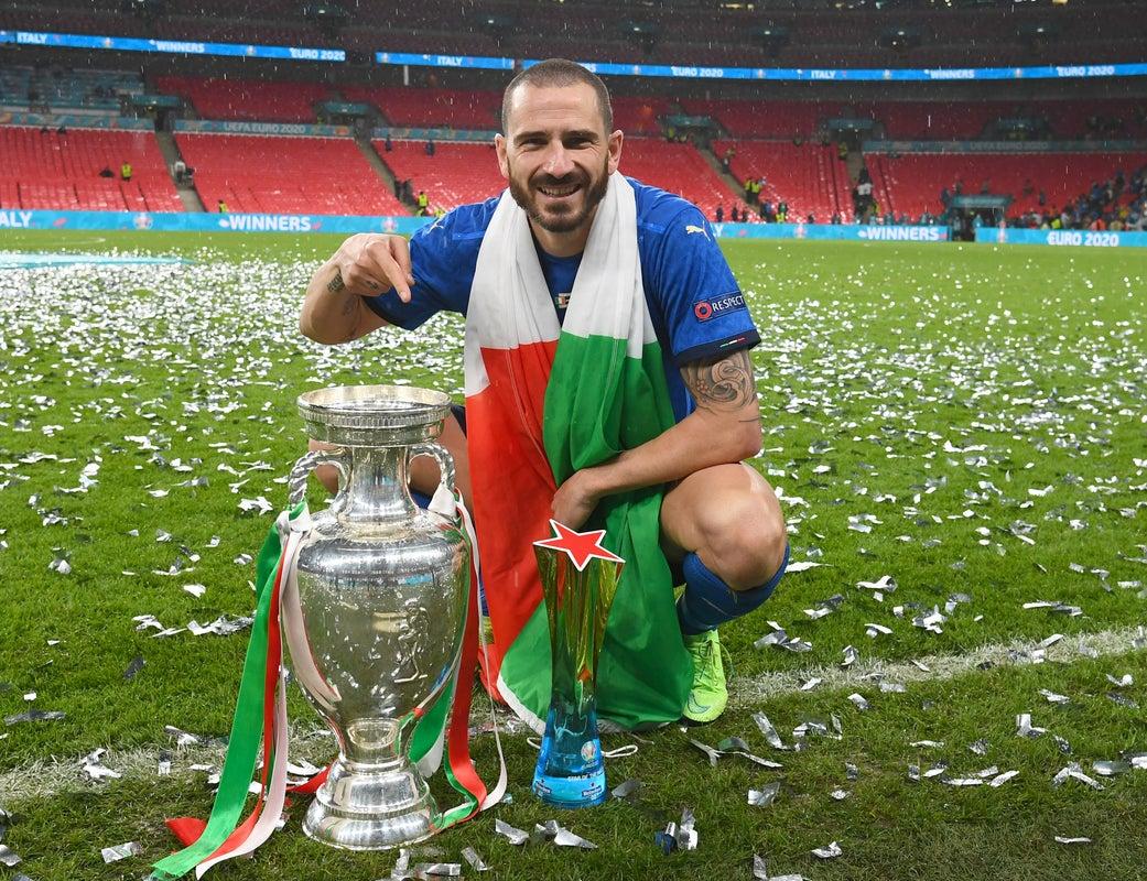 Leonardo Bonucci - Italy National Team - Framed Autographed Jersey - Image 5