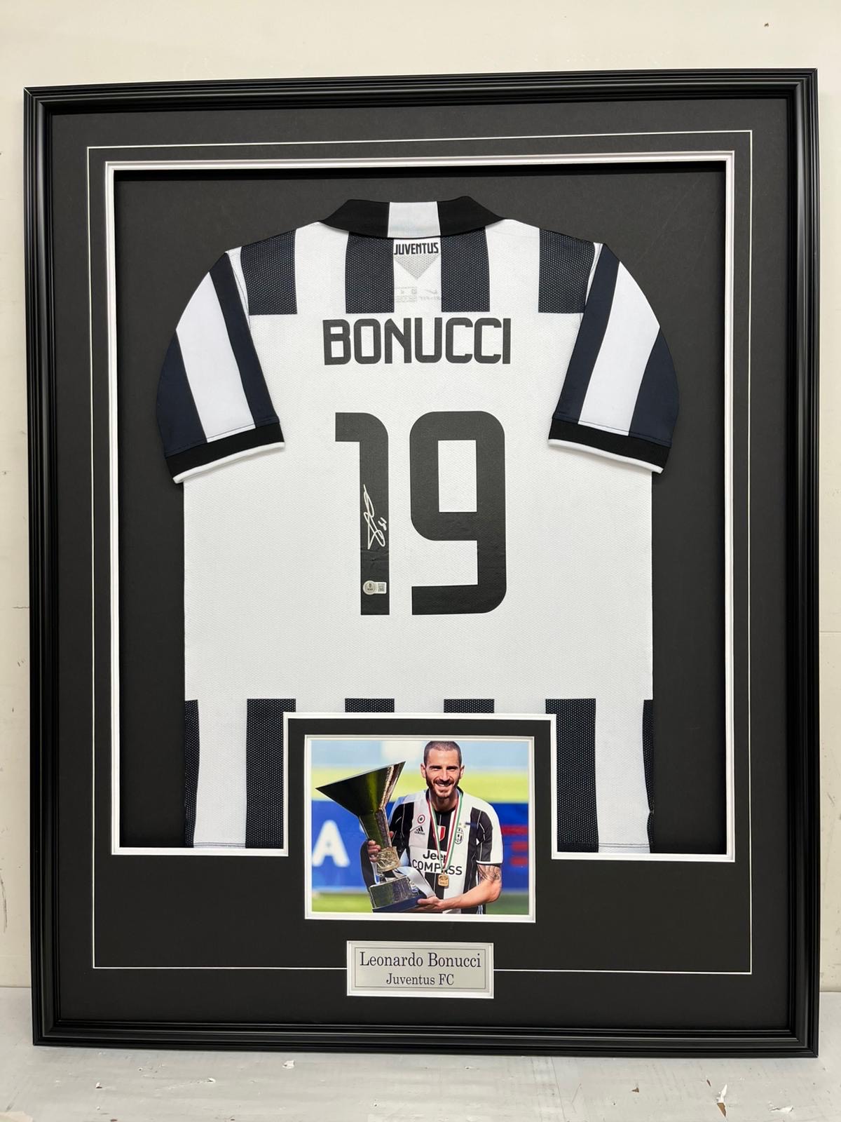 Leonardo Bonucci - Juventus FC - Framed Autographed Jersey