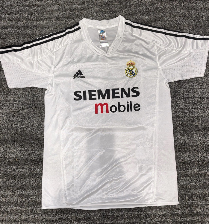 David Beckham – Real Madrid CF – Framed Autographed Jersey - Image 3