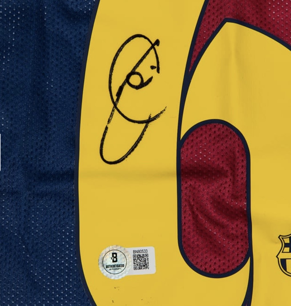 Xavi - FC Barcelona - Framed Autographed Jersey - Image 4