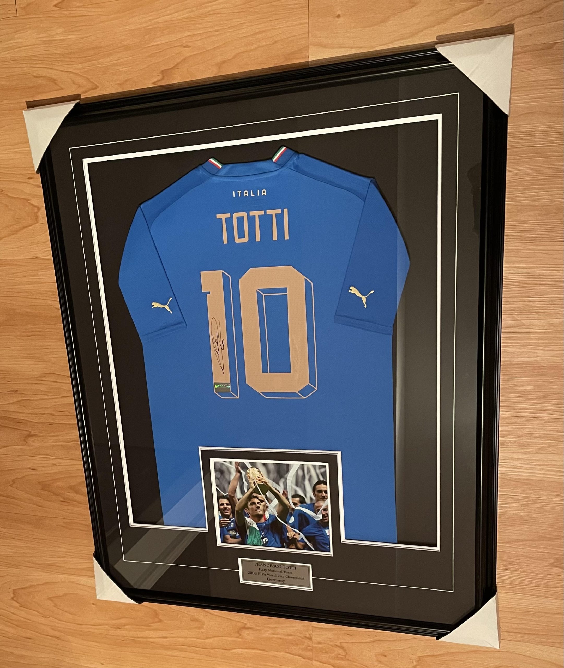 Francesco Totti - Azzurri - Italy National Team - Autographed Framed Jersey