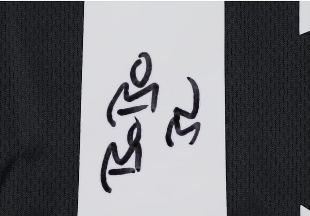 Christian Vieri - Juventus FC - Framed Autographed Jersey - Image 4