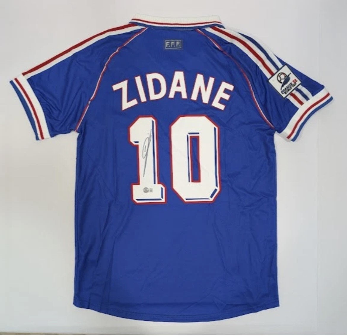 Zinedine Zidane - France National Team - Framed 1998 FIFA World Cup Autographed Jersey - Image 2