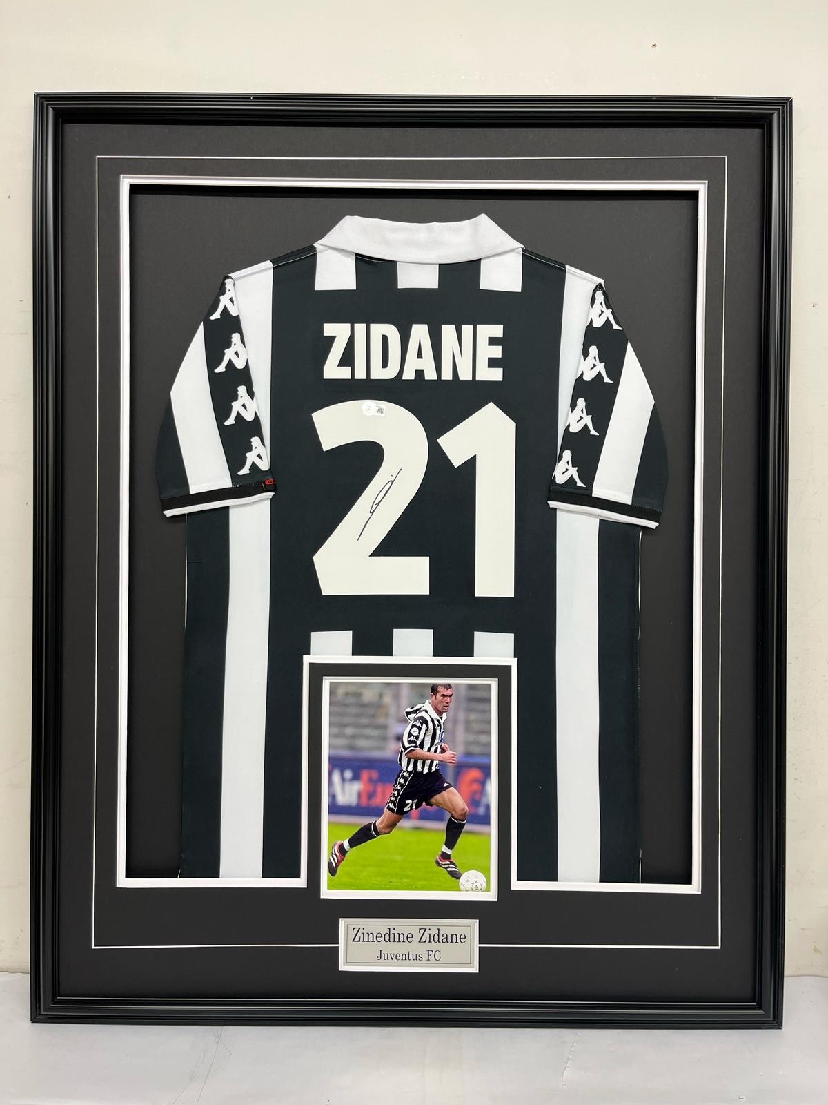 Zinedine Zidane - Juventus FC - Framed Autographed Jersey