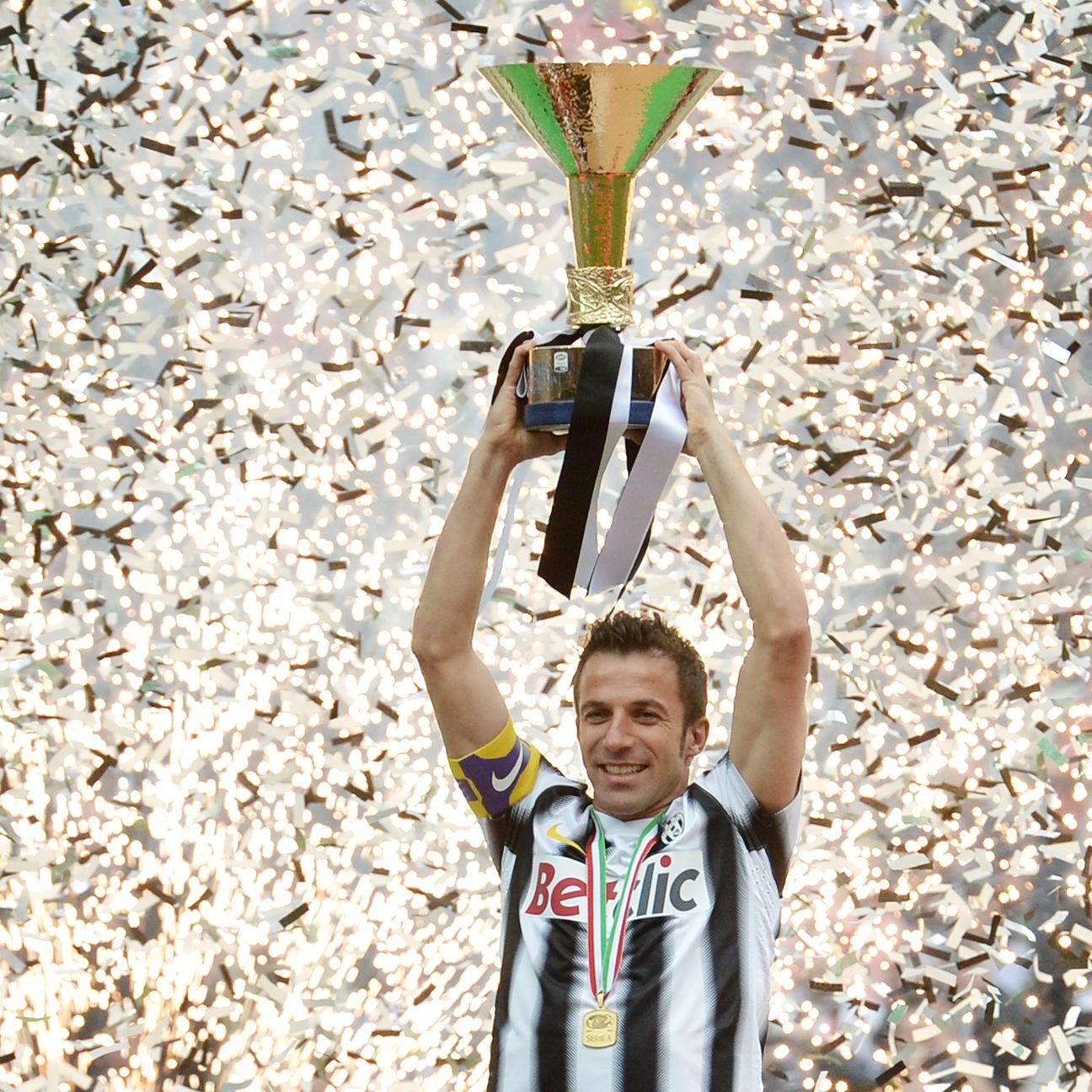 Alessandro Del Piero - Juventus FC - Framed Autographed Jersey - Image 5