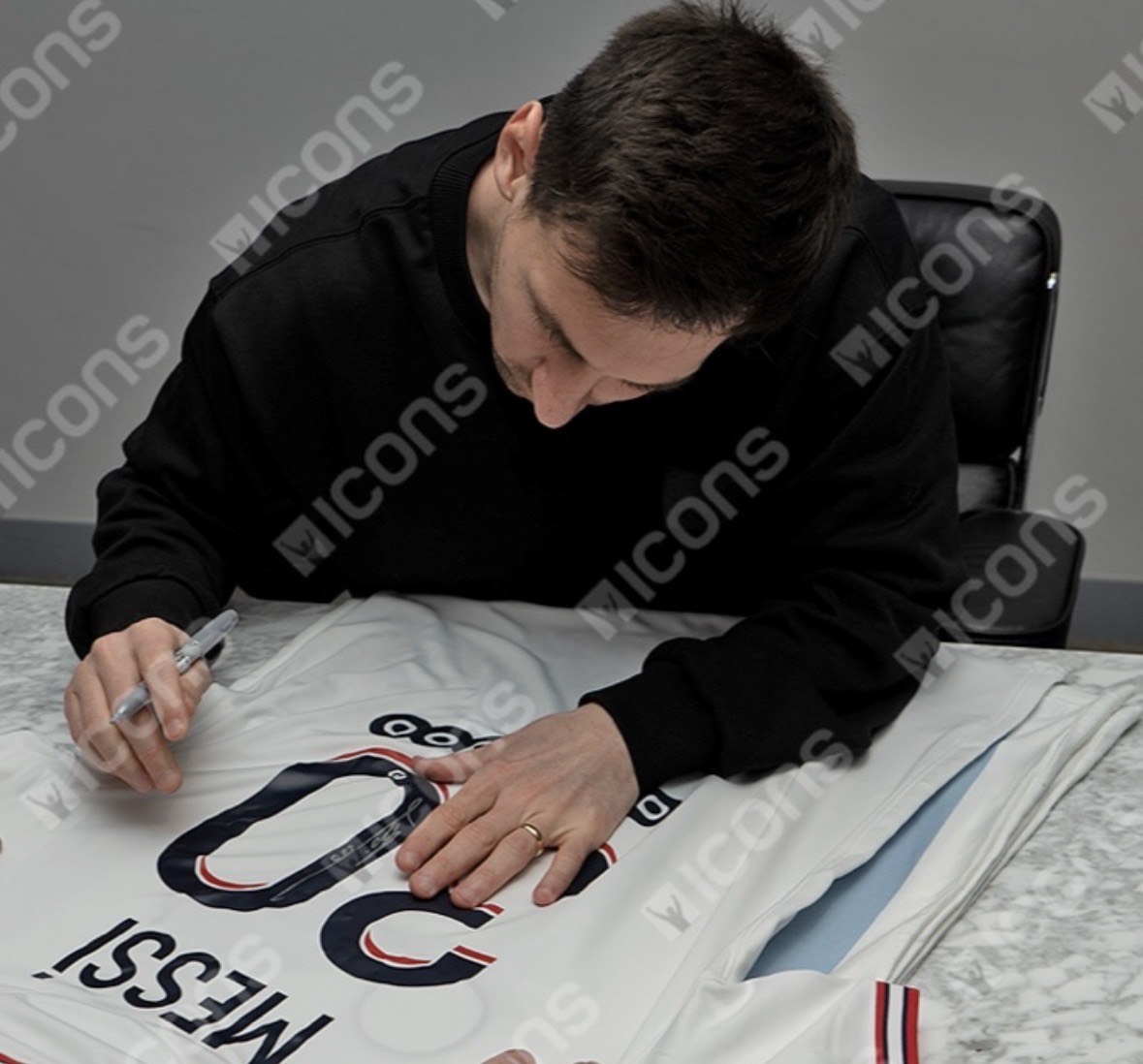 Lionel Messi - Paris Saint Germain - 2021-2022 - Framed Autographed Jersey (Away) - Image 4