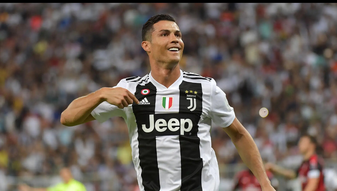 Cristiano Ronaldo - Juventus FC - Framed Autographed Jersey - Image 2