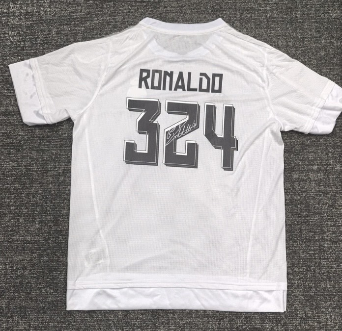 Cristiano Ronaldo - Real Madrid CF - 324 Goals - Club Record - Image 4