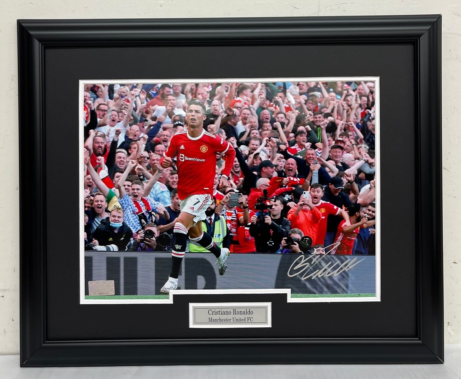 Cristiano Ronaldo - Manchester United FC - 2021 - 2022 - Framed Autographed Photo